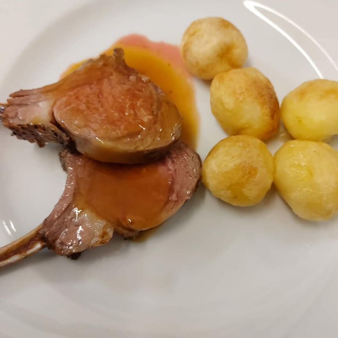 Costolette di agnello arrosto con patate al forno - Chef Nabil El Bettach - Hotel Corso | Alassio (SV)