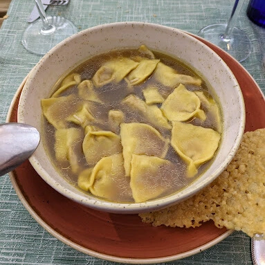 Gli agnolini della tradizione in brodo - Chef Titty - Ristoro Filo Fieno | Orta S. Giulio (NO)