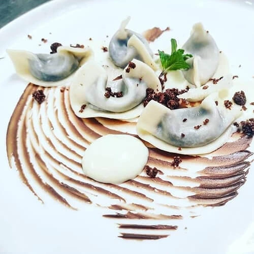 Casoncelli al fondente con spuma di cioccolato bianco alla salvia - Chef Stefano Rota - Ristorante Vascello Fantasma | Laigueglia
