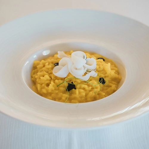 Risotto allo zafferano con veli di seppia - Chef Massimo Francesia - Hotel Gabriella Diano Marina (IM)