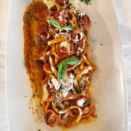 Scialatielli pomodorini acciughe e noci con burrata e basilico - Chef Fabrizio Falvo - Ristorante
Pizzeria Il Cormorano - Pettenasco (NO)