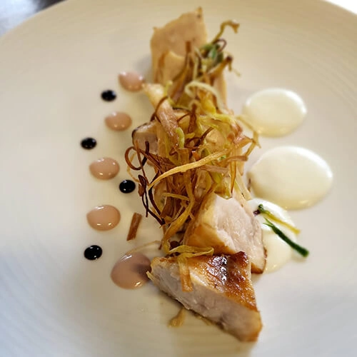 Tataki di spada, colatura di bufala, porro croccante e maionese di polpo - Chef Massimo Francesia - Hotel Gabriella Diano Marina (IM)