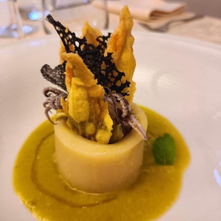 Anello di totano con frittura di ciuffi e fiori di zucca - Chef Danilo Allochis - Ristorante Al Biancospino | Bossolasco (CN)